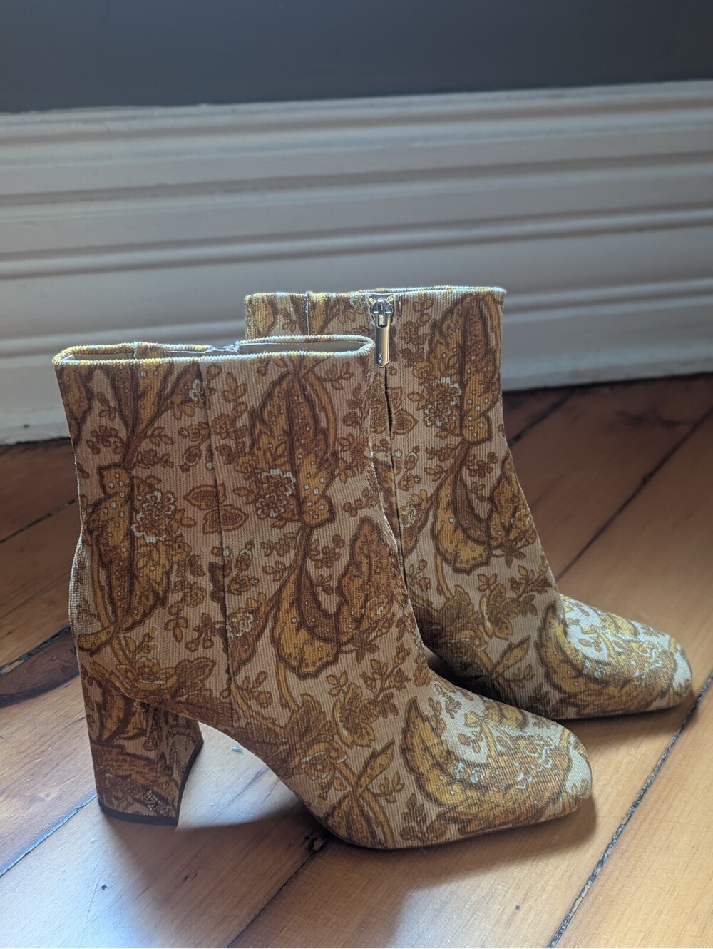 NWT SAM EDELMAN PETTY LOW TURKISH TAPESTRY ANKLE BOOTIES SIZE 9